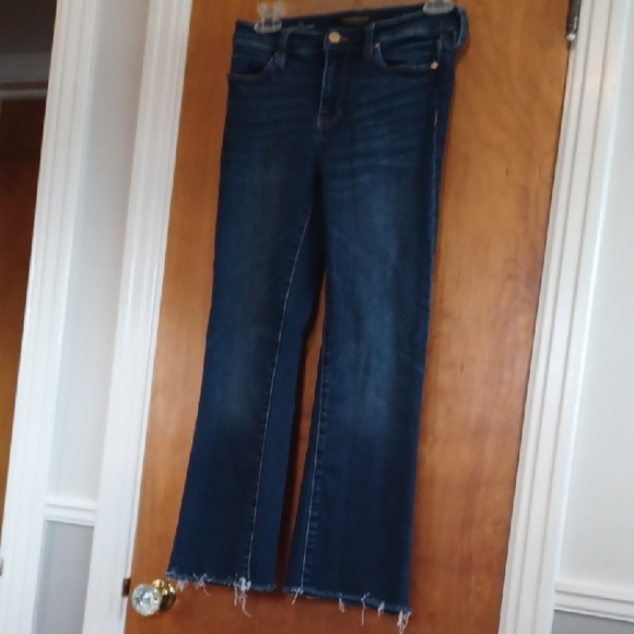 Liverpool The CROP Flare Sz.26/2. Rise 8.5". Raw Hem. L.25".Whiskered Finish.EUC - Picture 3 of 9